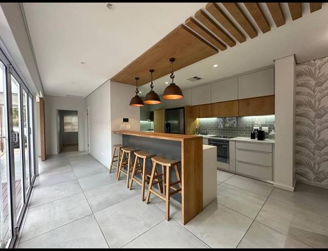 4 BEDROOM HOUSE FOR SALE IN LA LUCIA